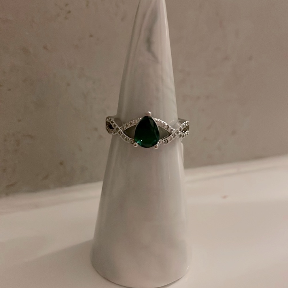 Green Gemstone Pear Cut Ring Size 8